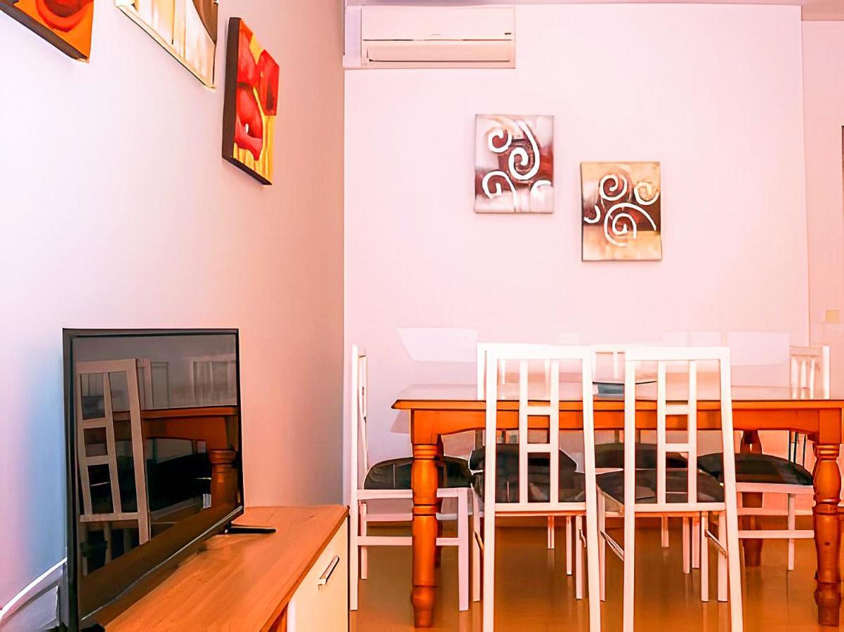 Garaje & Aire & Wifi & Solo Familias Y Parejas Apartment