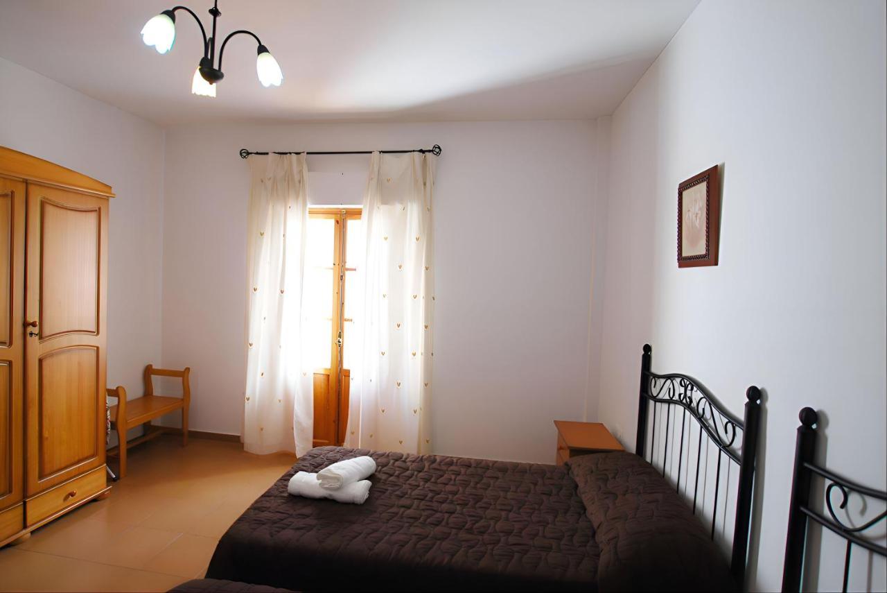 Garaje & Aire & Wifi & Solo Familias Y Parejas Apartment *
